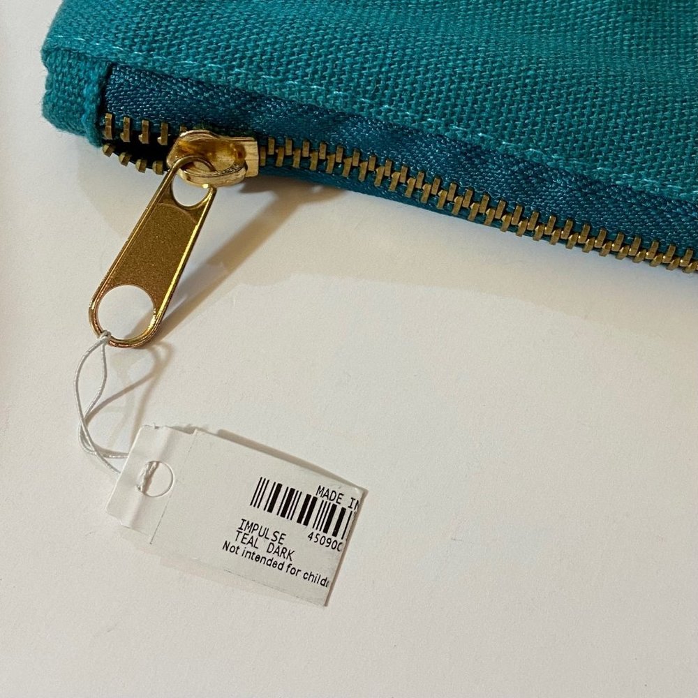 Charming I Need That No Really I Do Teal Makeup B… - image 7